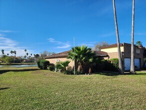 603 Continental Dr in Brownsville, TX - Foto de edificio - Building Photo