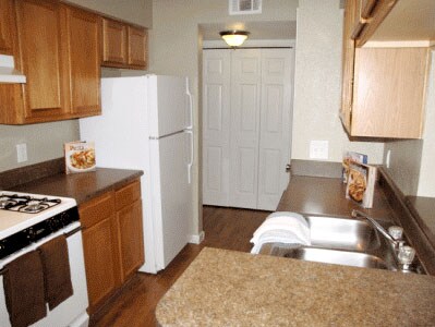 2425 E Riverside Dr in Austin, TX - Foto de edificio - Building Photo