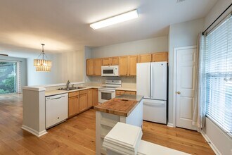 1732 Sorrell Brook Way in Raleigh, NC - Building Photo - Building Photo