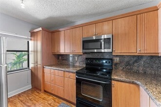 11344 Taft St in Pembroke Pines, FL - Building Photo - Building Photo