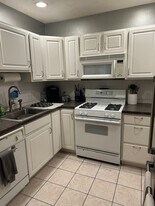 111 W 8th St in Boston, MA - Building Photo