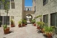 Kings Road - Kings Road Apartments in Los Angeles, California