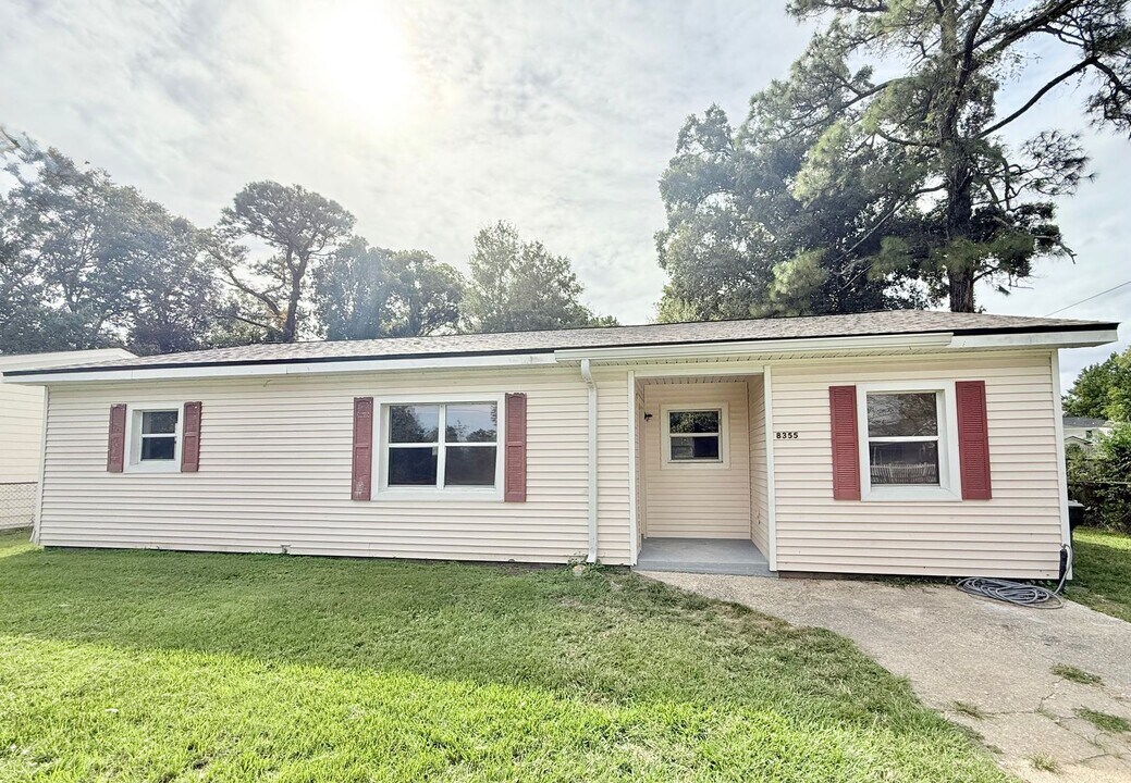 8355 Gardenia Cir in Pensacola, FL - Building Photo