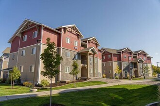 Providence Square in Rexburg, ID - Foto de edificio - Building Photo