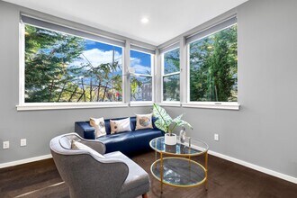 2000 NW 61st St in Seattle, WA - Building Photo - Building Photo