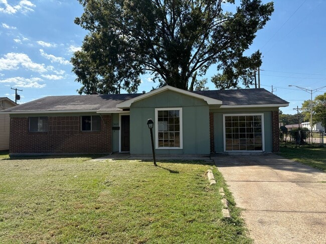 property at 3621 Red Bud Ln