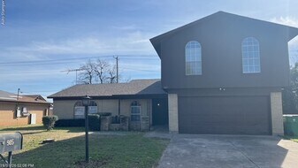 905 Rose St in Crowley, TX - Building Photo