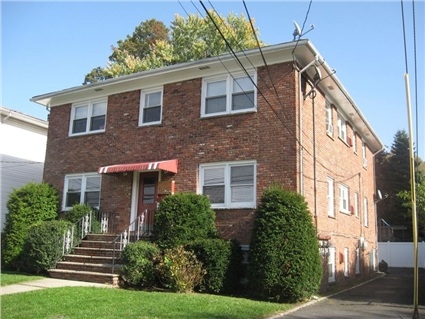 925 Savitt Pl in Union, NJ - Building Photo