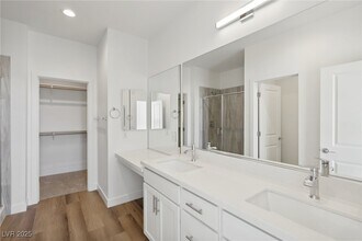 10511 Blossoming Hls Wy in Las Vegas, NV - Building Photo - Building Photo