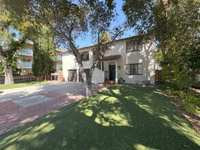 933 Waverley St in Palo Alto, CA - Building Photo - Building Photo
