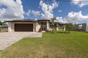 235 Gleason Pkwy in Cape Coral, FL - Building Photo