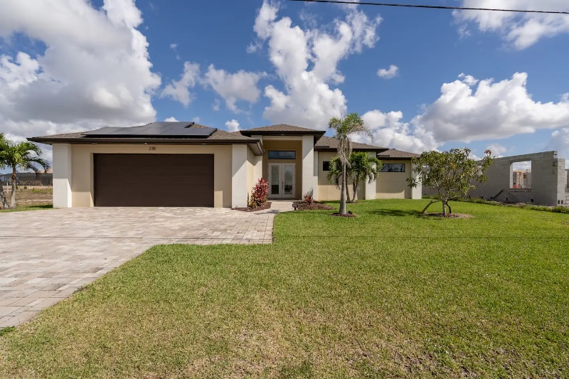235 Gleason Pkwy in Cape Coral, FL - Building Photo