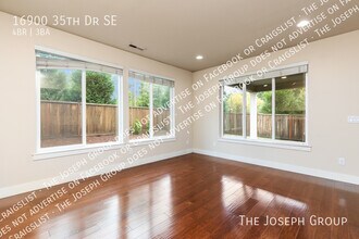 16900 35th Dr SE in Bothell, WA - Building Photo - Building Photo