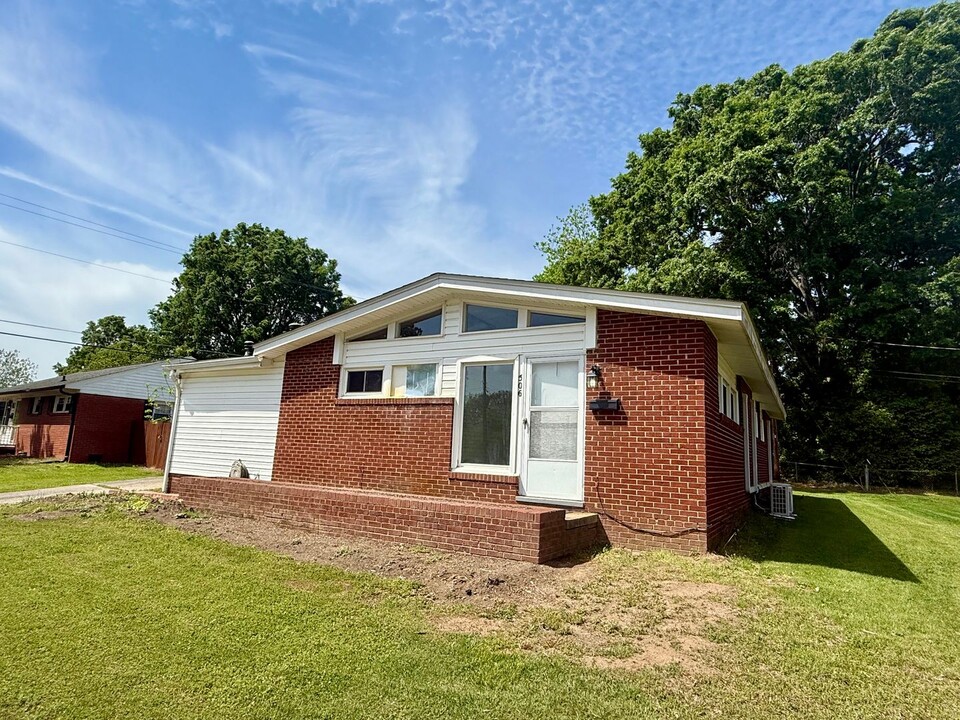 506 Cameron Rd in Graham, NC - Building Photo