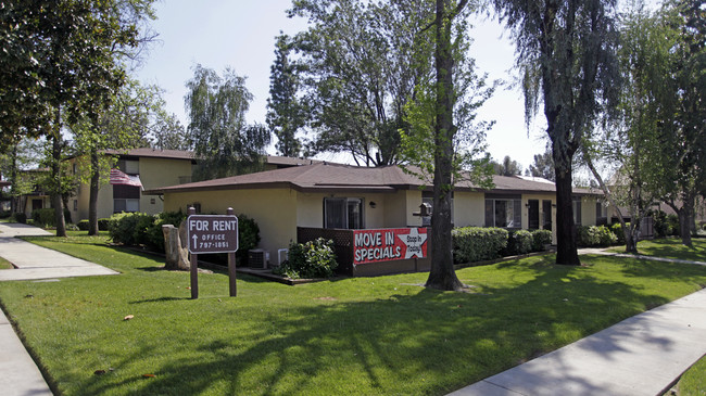 Yucaipa Square Apartments in Yucaipa, CA - Building Photo - Building Photo