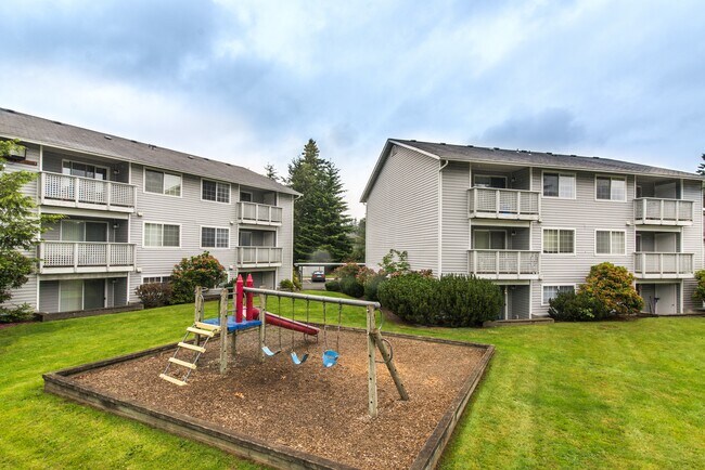 Parkhurst Apartments in Bremerton, WA - Building Photo - Building Photo