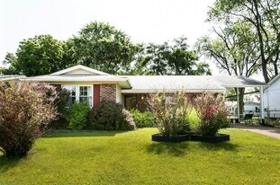 2264 McKelvey Rd in Maryland Heights, MO - Building Photo