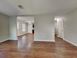 22310 Queenbury Hills Dr in Houston, TX - Foto de edificio - Building Photo