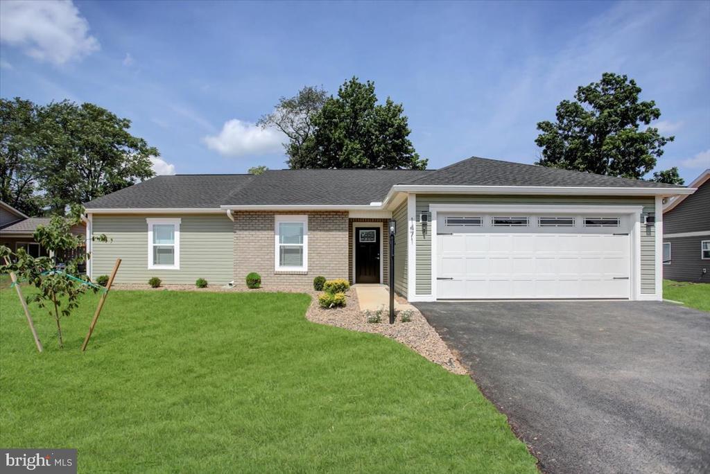 1471 Treeline Dr in Chambersburg, PA - Building Photo