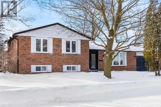 246 Hodgson Dr in Newmarket, ON - Building Photo - Building Photo
