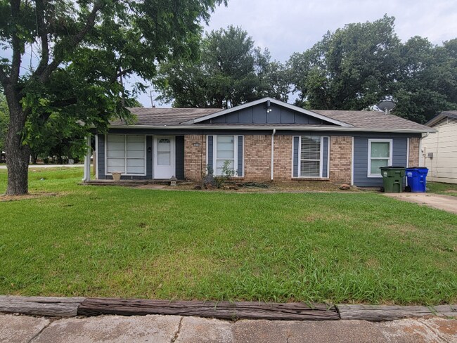 12612 Monaco Ln in Balch Springs, TX - Foto de edificio - Building Photo