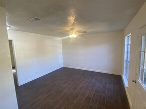 5504 Little Creek Dr in San Antonio, TX - Building Photo - Building Photo