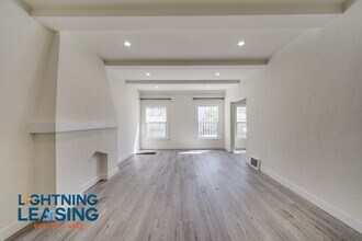 7733 Oakwood Ave in Los Angeles, CA - Building Photo - Building Photo