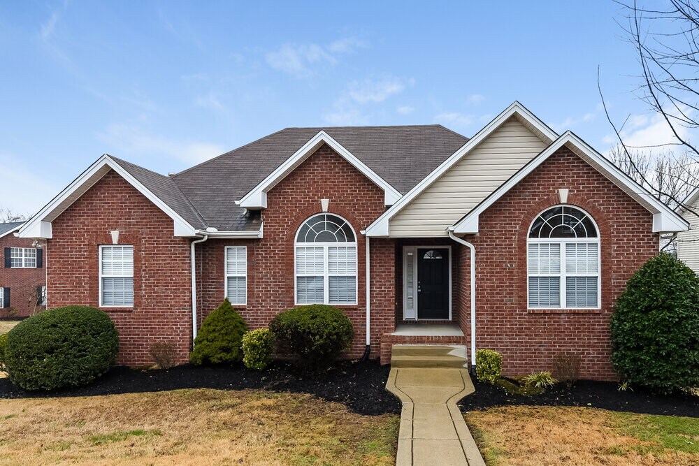 278 Iris Dr in Hendersonville, TN - Building Photo