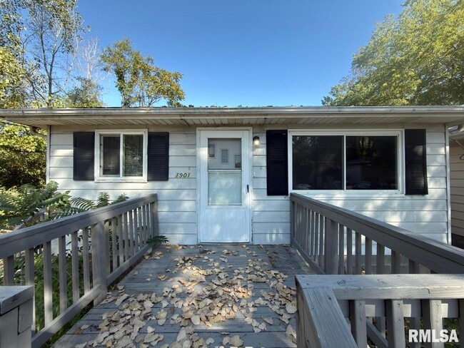 property at 1901 E Purdue St