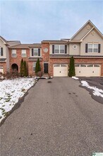 241 Snapdragon Way in Allentown, PA - Building Photo - Building Photo