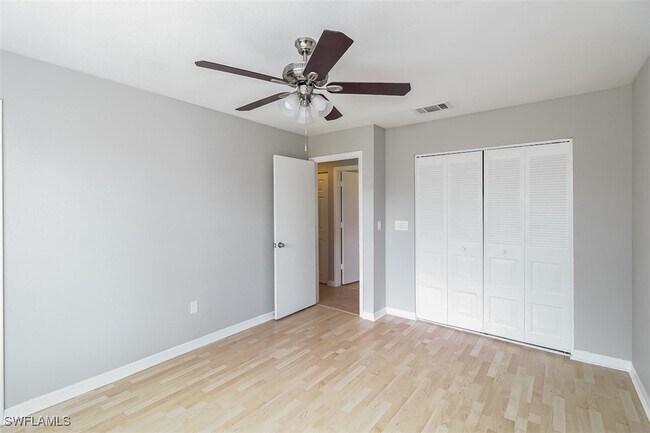 2533 Fairbrook St in North Port, FL - Building Photo - Building Photo