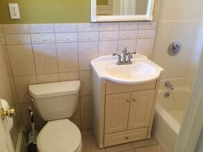 4 Colonial Dr, Unit 6 in Andover, MA - Foto de edificio - Building Photo