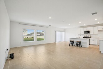 6316 Milestone Loop in Palmetto, FL - Building Photo - Building Photo