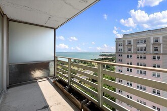 5601 N Sheridan Rd in Chicago, IL - Building Photo - Building Photo