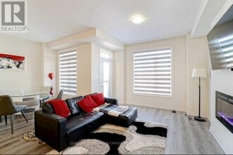 590 N Service Rd in Hamilton, ON - Building Photo - Building Photo