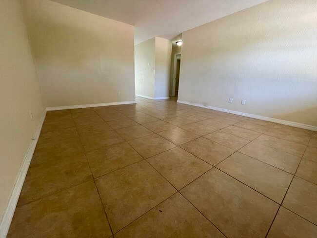 951 Skylark Dr in Fort Pierce, FL - Building Photo - Building Photo