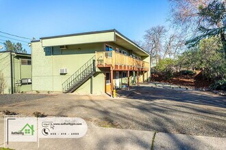 1425 Orange Ave in Redding, CA - Building Photo - Building Photo