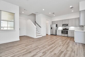 9020 Laverne Laurel Ln in Houston, TX - Building Photo - Building Photo