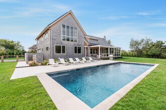 610 Wildberry Ln in Southold, NY - Building Photo - Building Photo