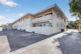 371 SW 8th St in Boca Raton, FL - Foto de edificio - Building Photo