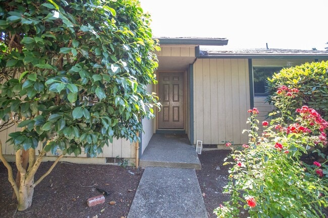 1021 Swingwood Dr NE in Keizer, OR - Building Photo - Building Photo