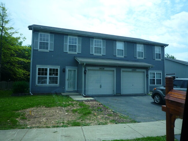 14039 S Oakdale Cir in Plainfield, IL - Building Photo - Building Photo