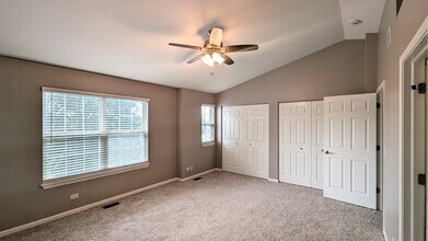 14527 Patriot Square Dr E in Plainfield, IL - Foto de edificio - Building Photo
