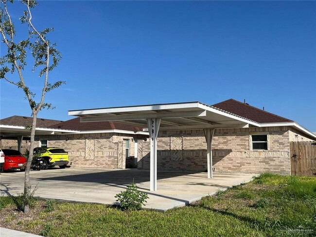 1004 W Kohala Ave in Alton, TX - Building Photo - Building Photo