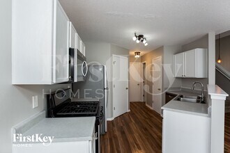 2235 Collins Way in Greenfield, IN - Foto de edificio - Building Photo