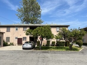115 N Atlantic Blvd, Unit #D in Alhambra, CA - Foto de edificio - Building Photo