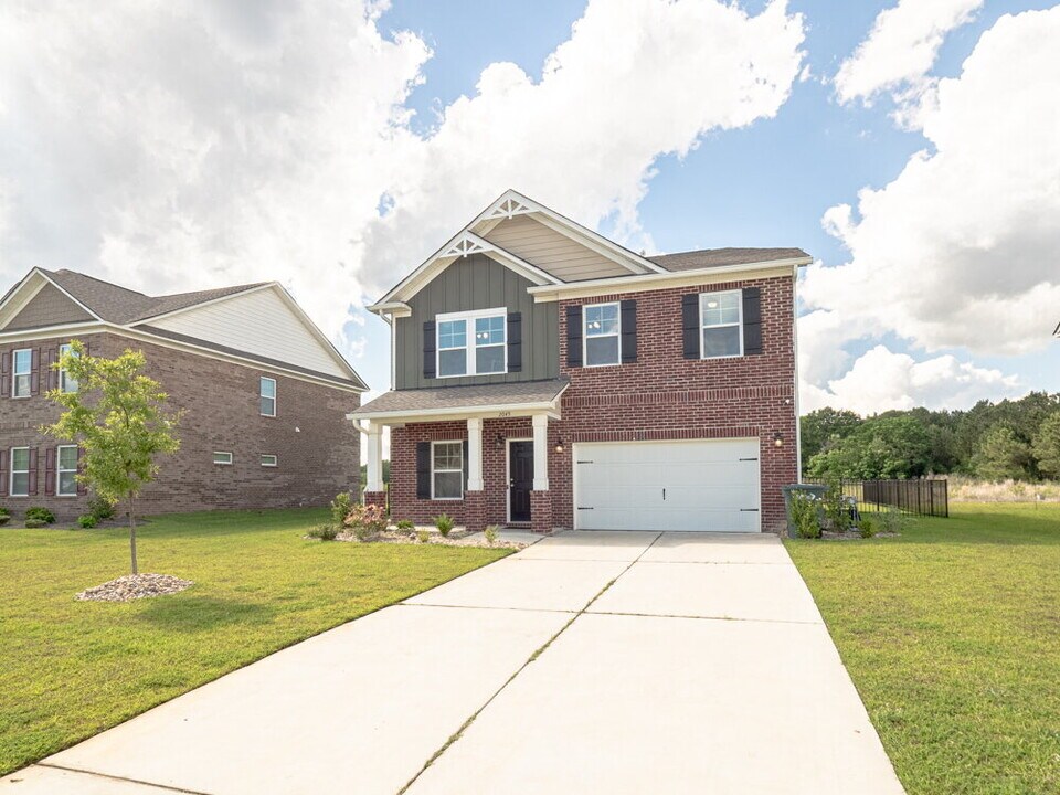 2045 Canadiangeese Dr in Sumter, SC - Building Photo