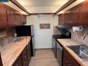 67 Brookwood Rd in Orinda, CA - Building Photo - Building Photo