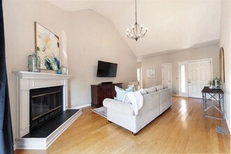 404 Crestfield Ct in Nashville, TN - Building Photo - Building Photo