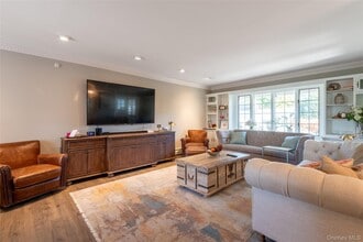 11 Foster Ln in Westbury, NY - Building Photo - Building Photo